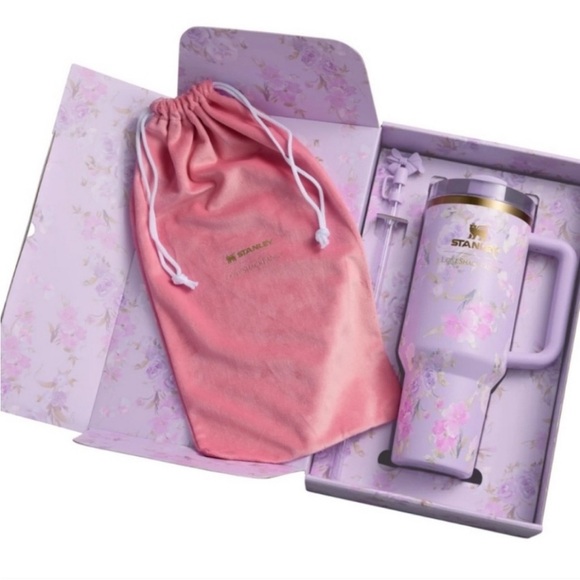 The Stanley x LoveShackFancy 40 oz Quencher - Picture 6 of 9